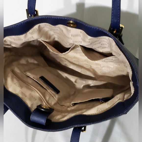 Michael Kors Jet set leather tote. EUC - Picture 7 of 15